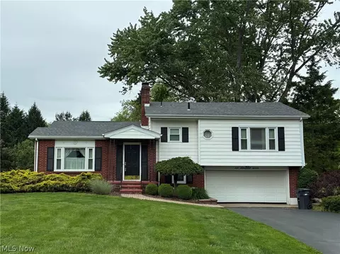 2007 Silver Fox Ln, Warren, OH 44484