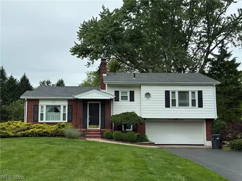 2007 Silver Fox Ln, Warren, OH 44484