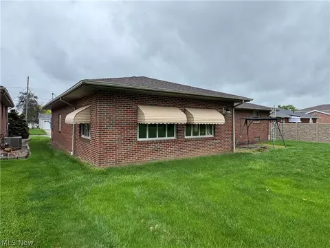 Exterior - 592 W Omar St, Struthers, OH 44471 photo 10 of 10