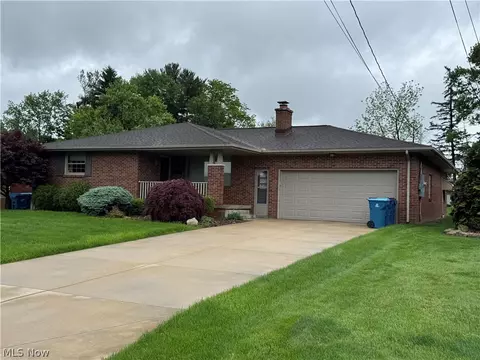 592 W Omar St, Struthers, OH 44471
