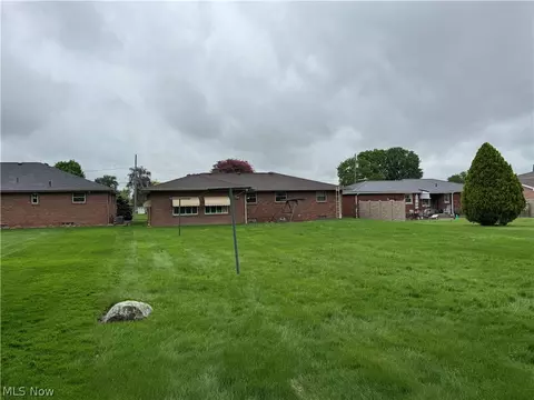 Exterior - 592 W Omar St, Struthers, OH 44471 photo 8 of 10