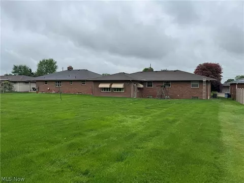 Exterior - 592 W Omar St, Struthers, OH 44471 photo 9 of 10