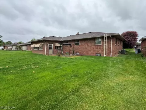 Exterior - 592 W Omar St, Struthers, OH 44471 photo 4 of 10