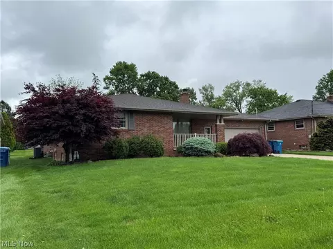 Exterior - 592 W Omar St, Struthers, OH 44471 photo 3 of 10