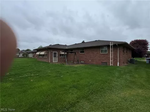 Exterior - 592 W Omar St, Struthers, OH 44471 photo 7 of 10