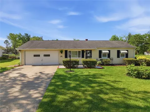 23300 Comstock Rd, Bedford Heights, OH 44146