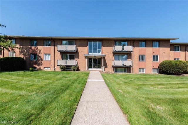 21841 River Oaks Dr #B5, Rocky River, OH 44116
