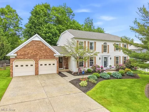 5060 Boulder Creek Dr, Solon, OH 44139