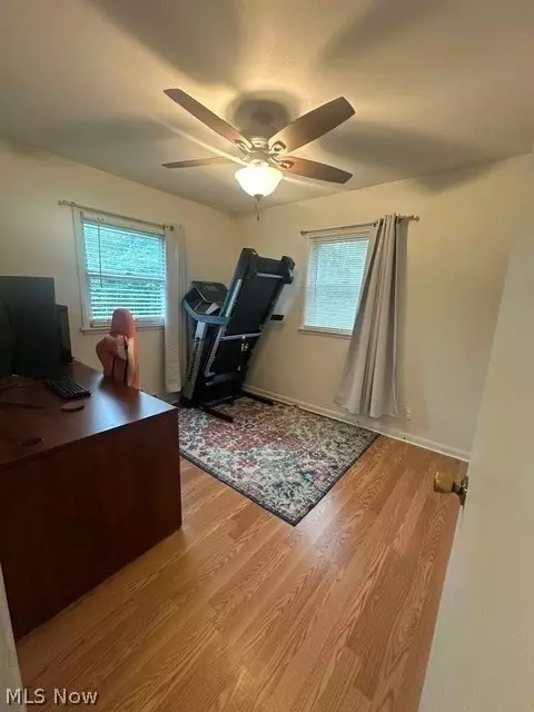 Bedroom - 438 10th St, Struthers, OH 44471 photo 2 of 3