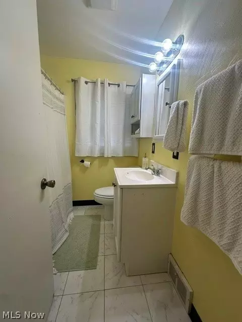 Bath - 438 10th St, Struthers, OH 44471 photo 1 of 1