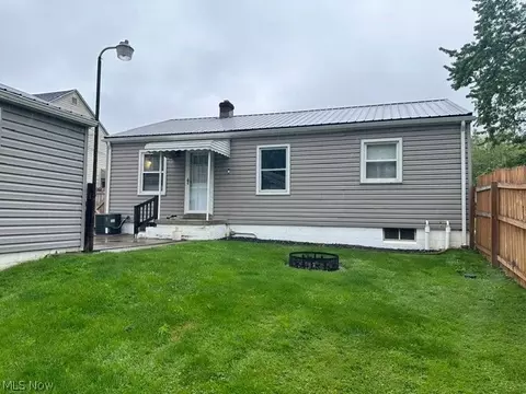 Exterior - 438 10th St, Struthers, OH 44471 photo 3 of 3