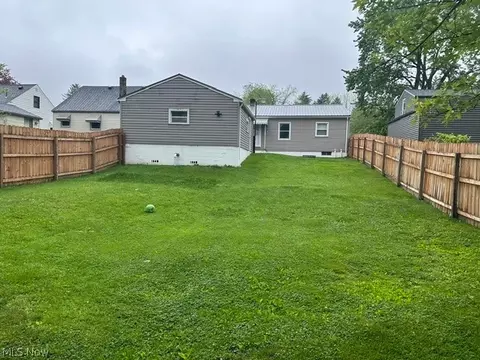 Exterior - 438 10th St, Struthers, OH 44471 photo 2 of 3