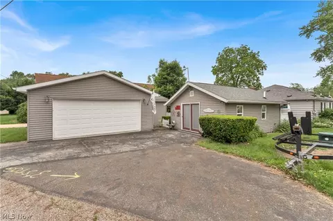 Exterior - 27233 Lake Point Dr, Beloit, OH 44609 photo 14 of 14
