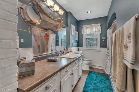 Bath - 27233 Lake Point Dr, Beloit, OH 44609 photo 1 of 6