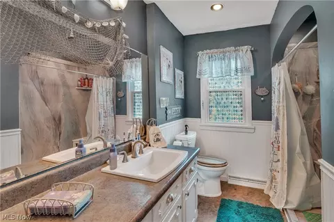 Bath - 27233 Lake Point Dr, Beloit, OH 44609 photo 2 of 6