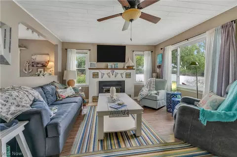 Living - 27233 Lake Point Dr, Beloit, OH 44609 photo 2 of 7
