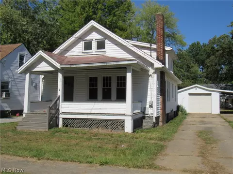 1056 Raymond St NW, Warren, OH 44485