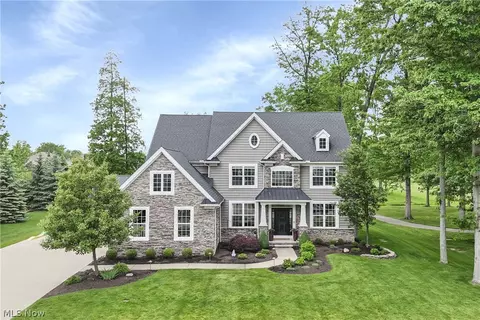32451 English Turn St, Avon Lake, OH 44012