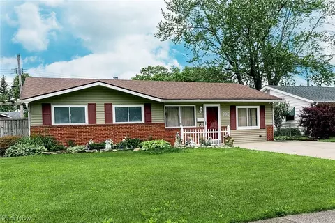 4624 Meadow Ln, Lorain, OH 44055