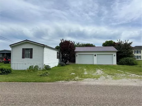 39 N Canal St, Frazeysburg, OH 43822