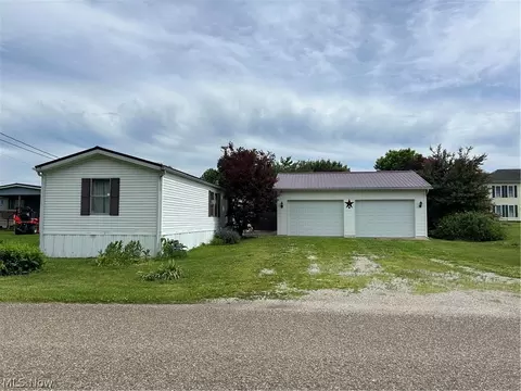 39 N Canal St, Frazeysburg, OH 43822