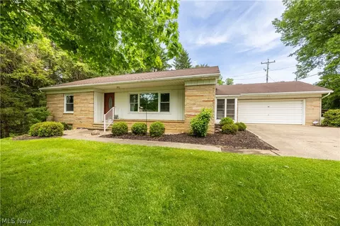 32 Lakeview Dr, Millersburg, OH 44654