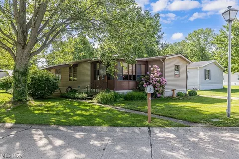 4 Overland Dr, Olmsted Twp, OH 44138