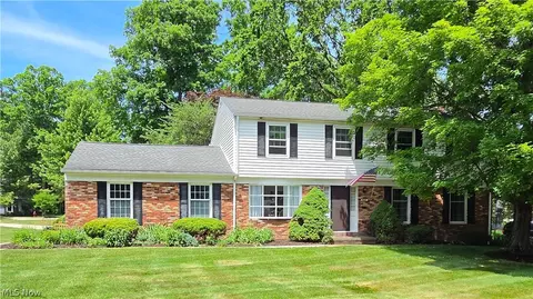 9563 Whitewood Rd, Brecksville, OH 44141