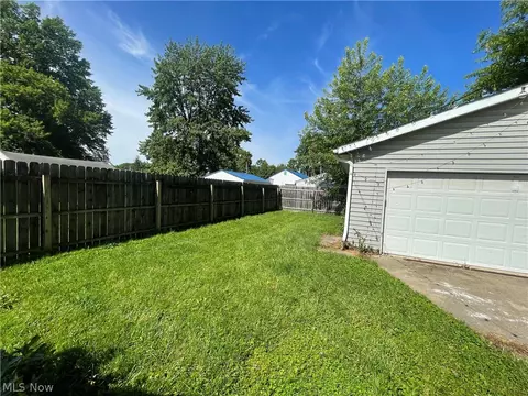 Exterior - 611 S Logan St, Elyria, OH 44035 photo 4 of 4