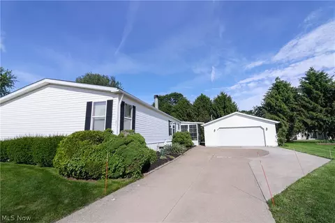571 Sandtrap Cir, Painesville, OH 44077