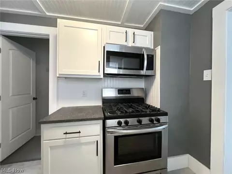 Kitchen - 31 E Brookside Ave, Akron, OH 44301 photo 2 of 5