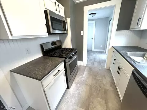 Kitchen - 31 E Brookside Ave, Akron, OH 44301 photo 3 of 5