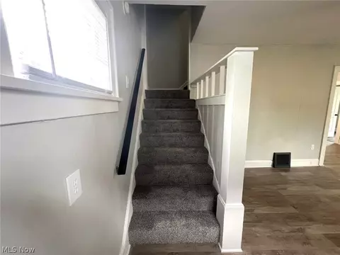 Entry Way - 31 E Brookside Ave, Akron, OH 44301 photo 2 of 6