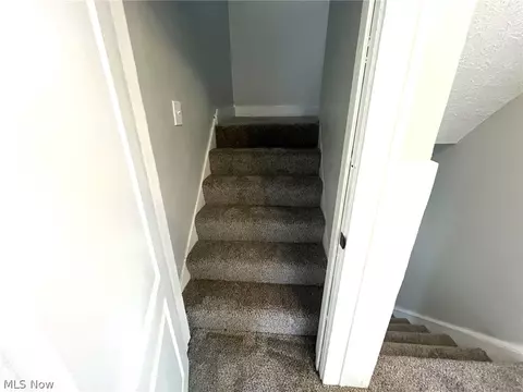 Entry Way - 31 E Brookside Ave, Akron, OH 44301 photo 6 of 6