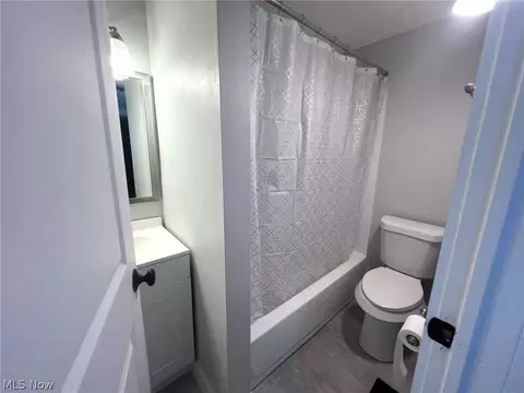 Bath - 31 E Brookside Ave, Akron, OH 44301 photo 3 of 6