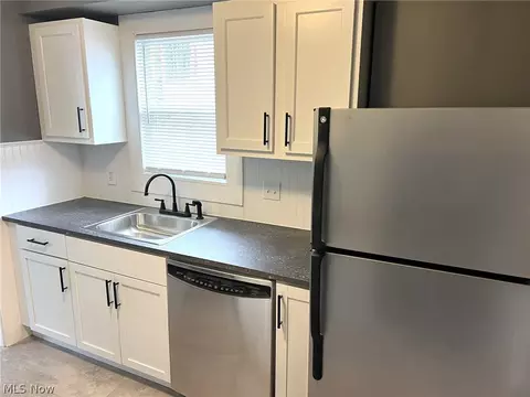 Kitchen - 31 E Brookside Ave, Akron, OH 44301 photo 5 of 5