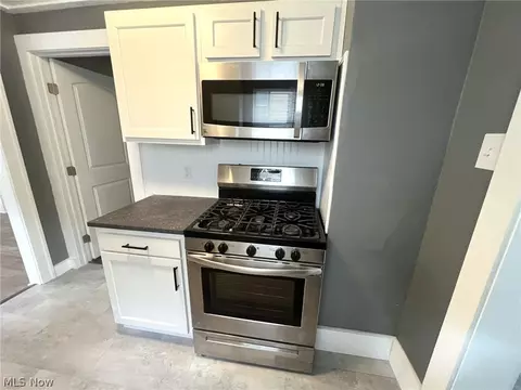 Kitchen - 31 E Brookside Ave, Akron, OH 44301 photo 4 of 5