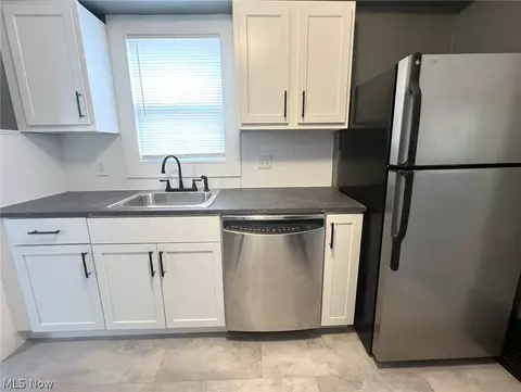 Kitchen - 31 E Brookside Ave, Akron, OH 44301 photo 1 of 5