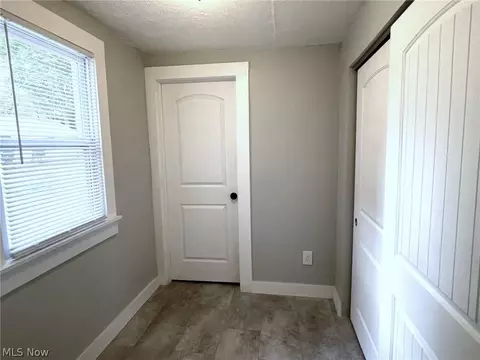 Entry Way - 31 E Brookside Ave, Akron, OH 44301 photo 1 of 6
