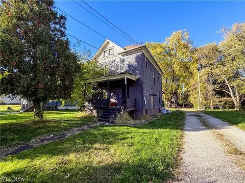 322-324 N Road Rd NW, Warren, OH 44483