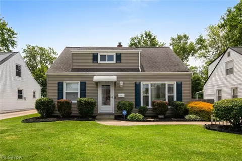 27030 Farringdon Ave, Euclid, OH 44132