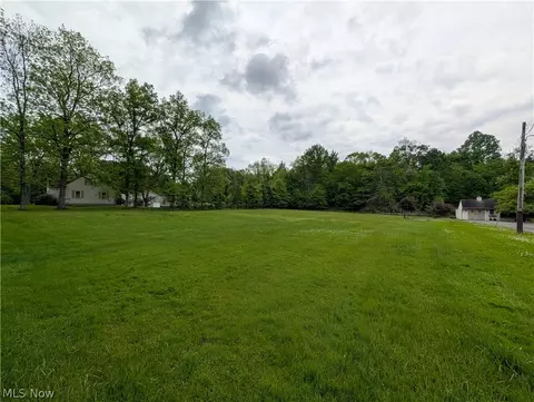 W Western Reserve Road, Canfield, OH 44406