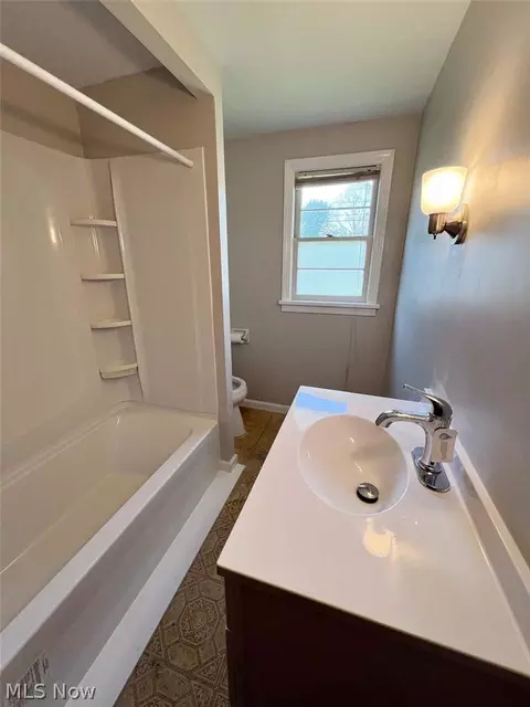 Bath - 231 Tolbert St, Wadsworth, OH 44281 photo 1 of 1