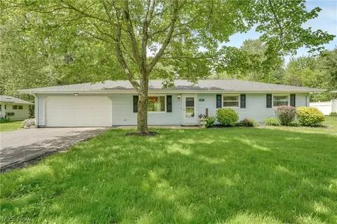857 Eileen Dr, Macedonia, OH 44056
