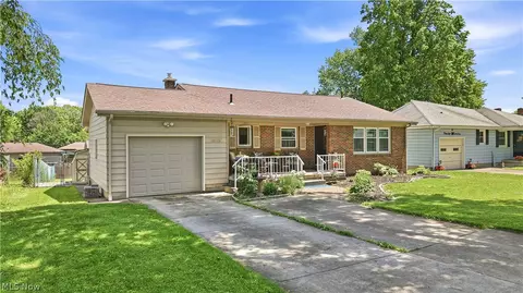 3815 Loma Vista Dr, Youngstown, OH 44511