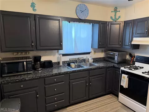 Kitchen - 6056 Ivan Rd, Ashtabula, OH 44004 photo 2 of 2