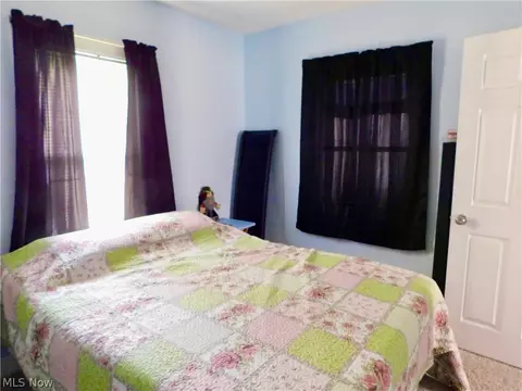 Bedroom - 421 Celtic St, Akron, OH 44314 photo 4 of 6