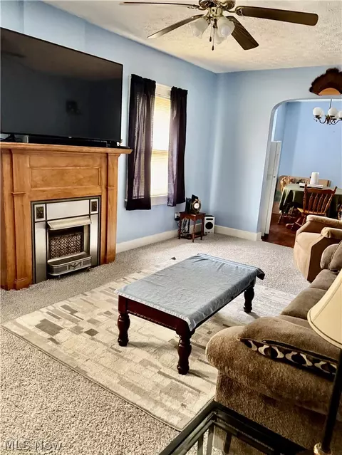 Living - 421 Celtic St, Akron, OH 44314 photo 4 of 4