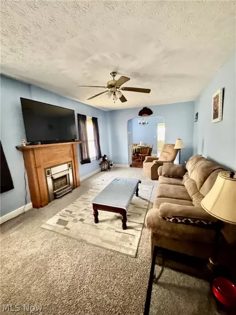 Living - 421 Celtic St, Akron, OH 44314 photo 3 of 4