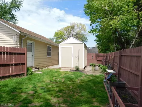 Exterior - 421 Celtic St, Akron, OH 44314 photo 4 of 5